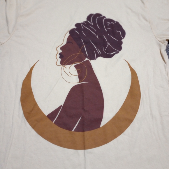 Elegant Cream Graphic Women's Tee Izzy & Liv - Picture 2 of 4